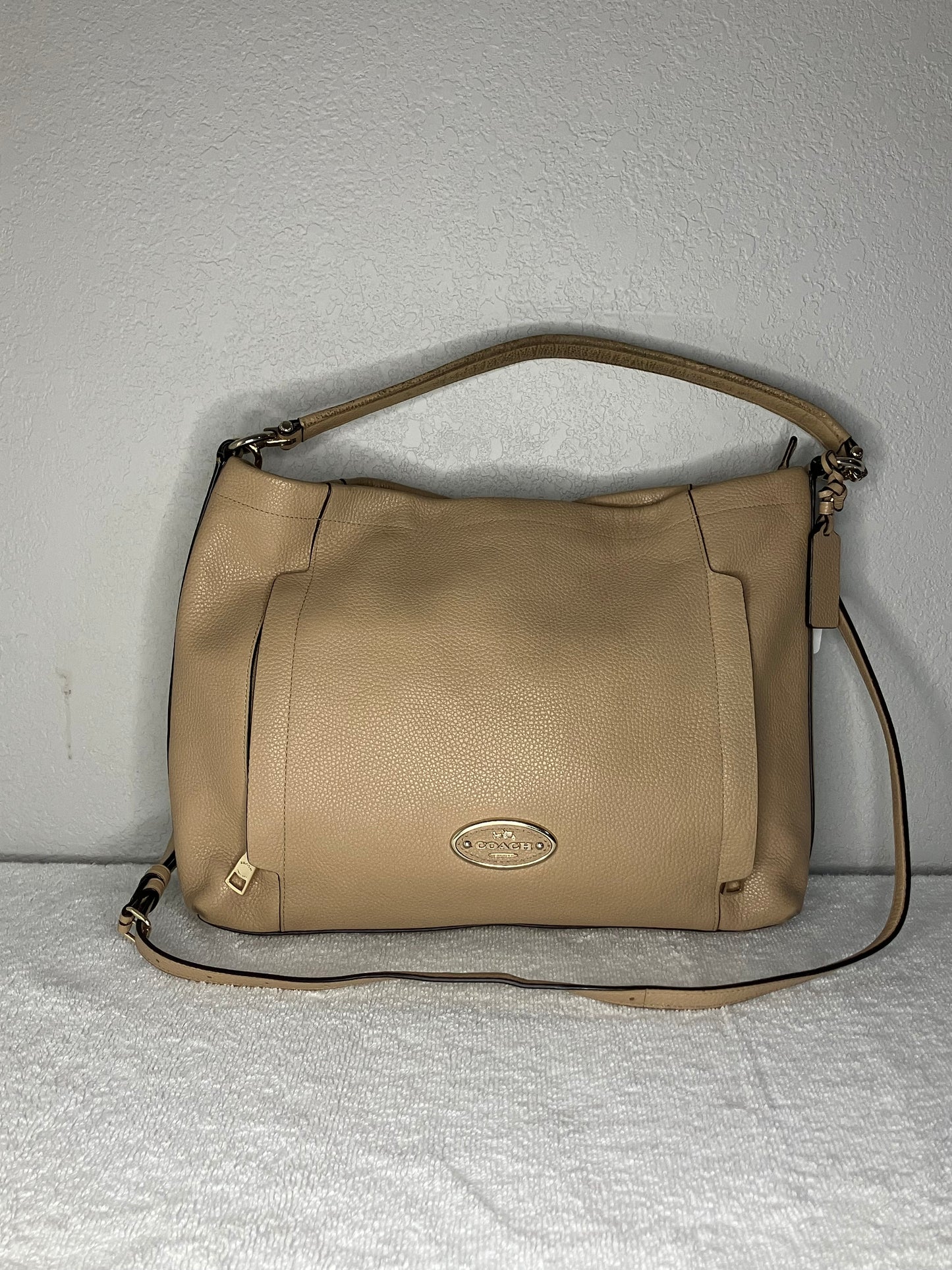 This is a Coach Scout Hobo shoulder Bag in Pebble Leather